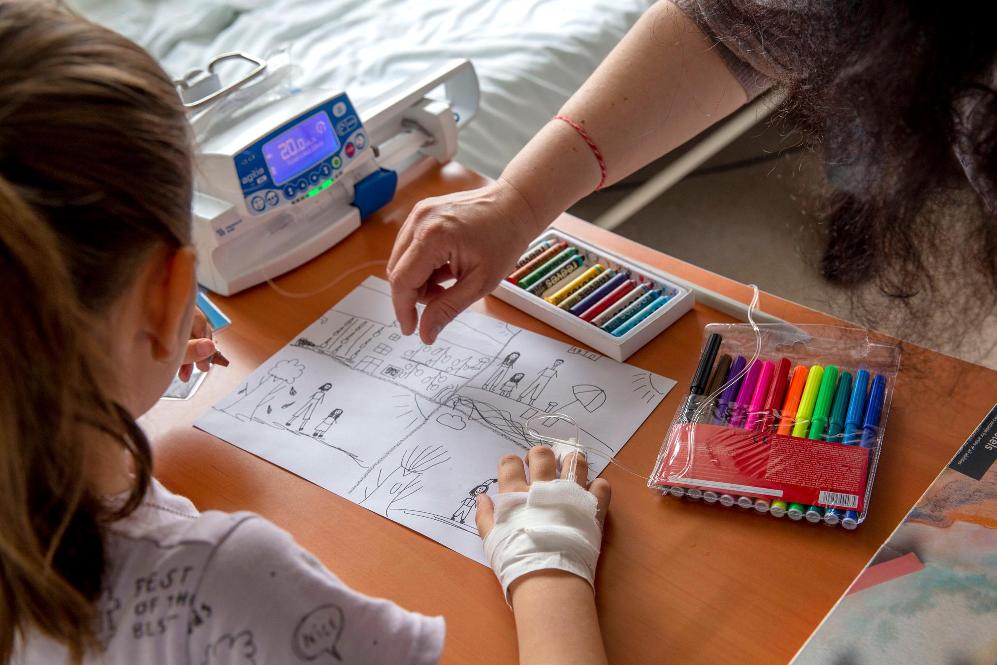 Дари усмивка и творческо занимание на дете в болница!