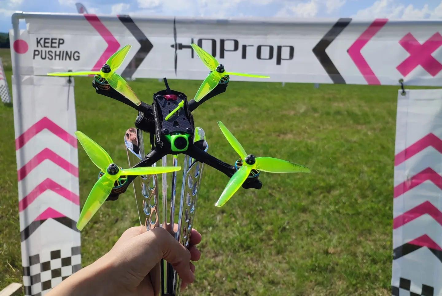 Подкрепете отбора по състезателни дронове за участието му на световното в Китай